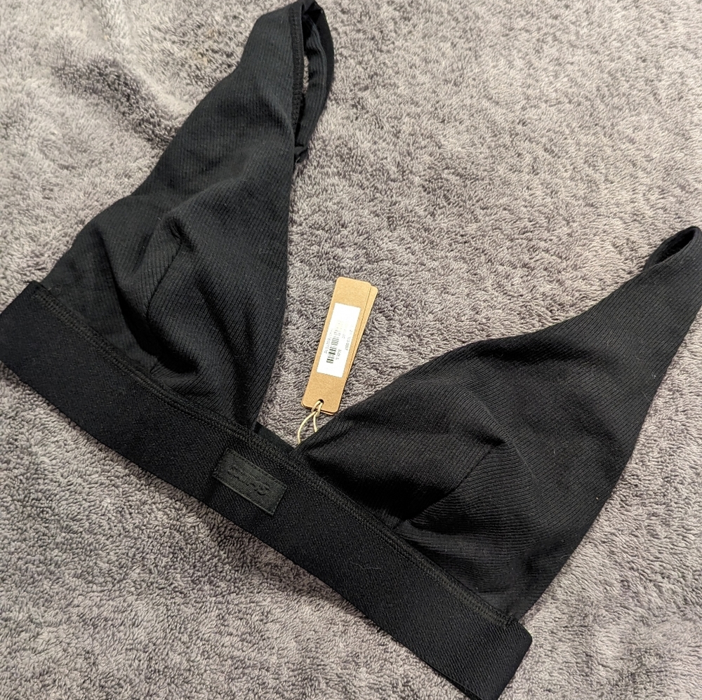 Skims, Size L, Color Soot.